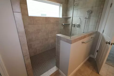 Bath - 225 Tilly Ct, Springboro, OH 45066 photo 1 of 2