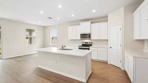 Kitchen - 10734 Rabbit Grove Trl, Parrish, FL 34219 photo 1 of 3