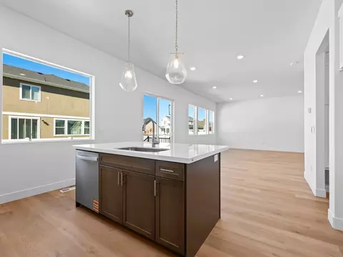 Living - 18 S Crimson Way, Mapleton, UT 84664 photo 2 of 3
