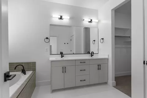 Bath - 623 S 125 E, Hyde Park, UT 84341 photo 4 of 5