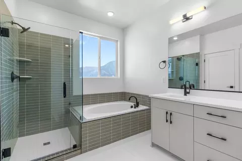Bath - 623 S 125 E, Hyde Park, UT 84341 photo 5 of 5