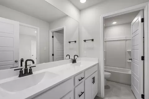 Bath - 16412 Maple Pear, Elmendorf, TX 78112 photo 4 of 5