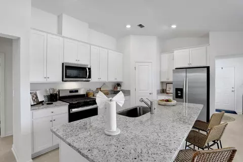 Kitchen - 14184 Epply Dr, Jacksonville, FL 32218 photo 2 of 9