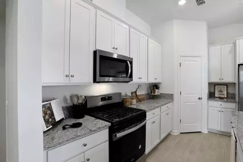 Kitchen - 14184 Epply Dr, Jacksonville, FL 32218 photo 3 of 9