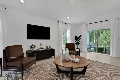 Living - 14184 Epply Dr, Jacksonville, FL 32218 photo 2 of 5