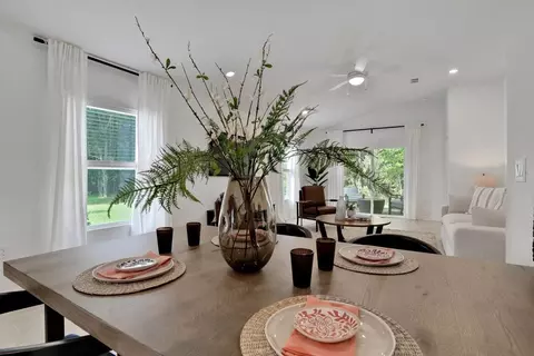 Dining - 14184 Epply Dr, Jacksonville, FL 32218 photo 2 of 4