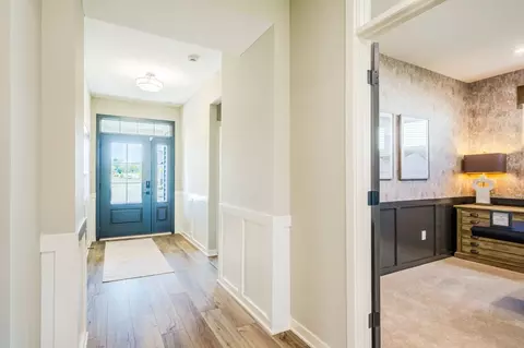 Entry Way - 2705 Buckridge Dr, Cincinnati, OH 45233 photo 2 of 8