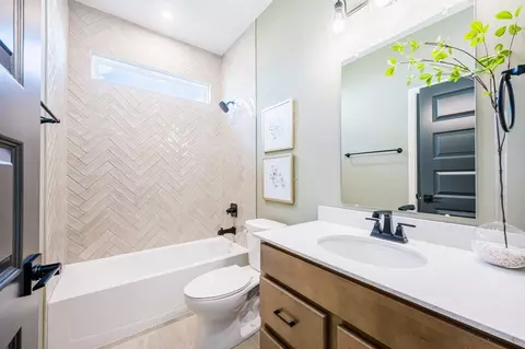 Bath - 2705 Buckridge Dr, Cincinnati, OH 45233 photo 4 of 8