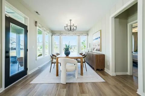 Dining - 2705 Buckridge Dr, Cincinnati, OH 45233 photo 3 of 10