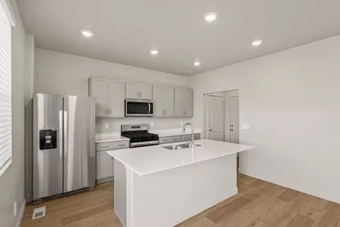 Kitchen - 868 Eden St, Eagle Mountain, UT 84005 photo 4 of 9