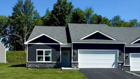 352 Gleneagles Dr, Butler, PA 16001