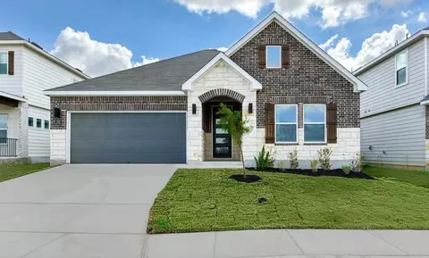 222 Brood Dr, Adkins, TX 78101