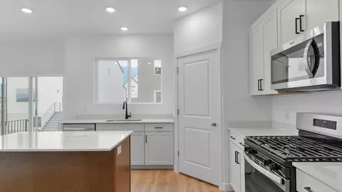 Kitchen - 1869 E 920 N #420, Salem, UT 84653 photo 2 of 8