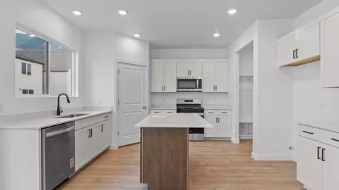 Kitchen - 1869 E 920 N #420, Salem, UT 84653 photo 1 of 8