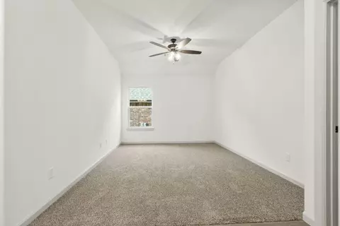Bedroom - 3401 Slate River Dr, Yukon, OK 73099 photo 4 of 9