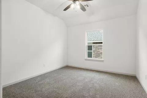 Bedroom - 3401 Slate River Dr, Yukon, OK 73099 photo 5 of 9