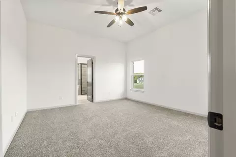 Bedroom - 3401 Slate River Dr, Yukon, OK 73099 photo 2 of 9