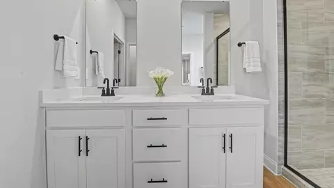 Bath - 1236 Provision Blvd, Mobile, AL 36608 photo 1 of 5