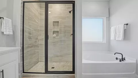 Bath - 1236 Provision Blvd, Mobile, AL 36608 photo 2 of 5