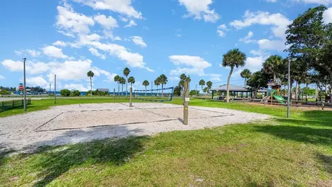 Exterior - 337 Mango Ave, Sebastian, FL 32958 photo 5 of 6
