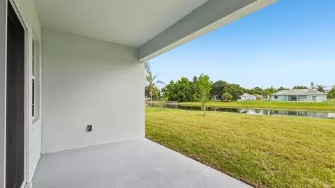 Exterior - 337 Mango Ave, Sebastian, FL 32958 photo 3 of 6