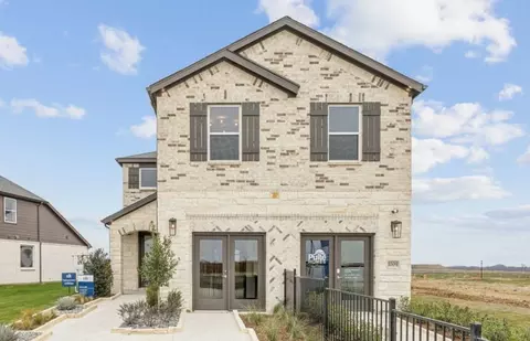 1009 Clayton St, Aubrey, TX 76227