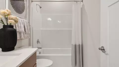 Bath - 3301 Greycliff Trl, Franklin, OH 45005 photo 6 of 10