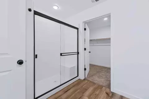 Entry Way - 4009 E Oakridge Ave, Visalia, CA 93292 photo 3 of 3