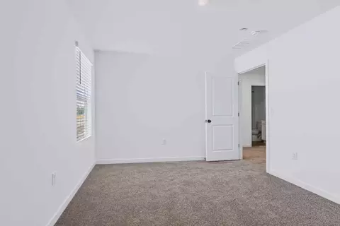 Bedroom - 4009 E Oakridge Ave, Visalia, CA 93292 photo 4 of 18