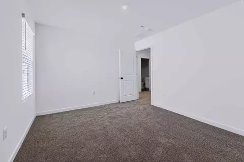 Bedroom - 4009 E Oakridge Ave, Visalia, CA 93292 photo 3 of 18