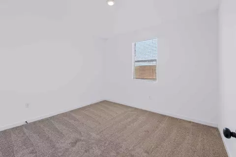Bedroom - 4009 E Oakridge Ave, Visalia, CA 93292 photo 5 of 18