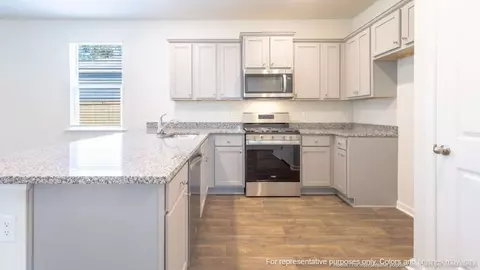 Kitchen - 574 Settings Dr E, Yemassee, SC 29945 photo 2 of 6