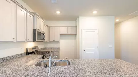 Kitchen - 574 Settings Dr E, Yemassee, SC 29945 photo 3 of 6