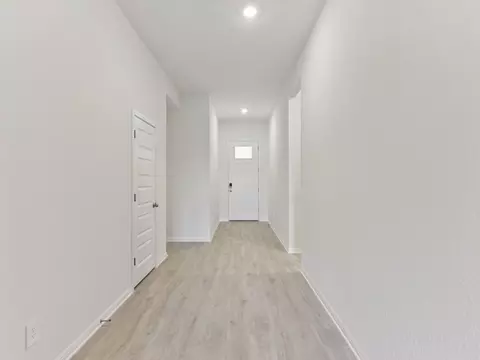220 Divisadero Dr, Hutto, TX 78634