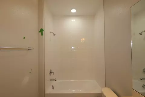 Bath - 1405 Hyde St, Saint Cloud, FL 34771 photo 3 of 3