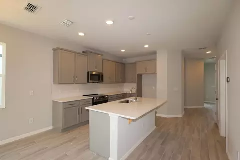 Kitchen - 1405 Hyde St, Saint Cloud, FL 34771 photo 5 of 8
