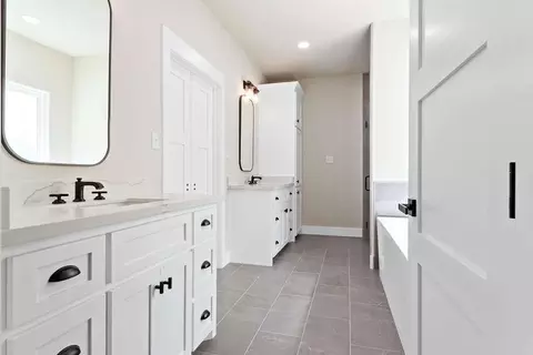 Bath - Jeremiah Ct, Hickory, NC 28601 photo 1 of 7