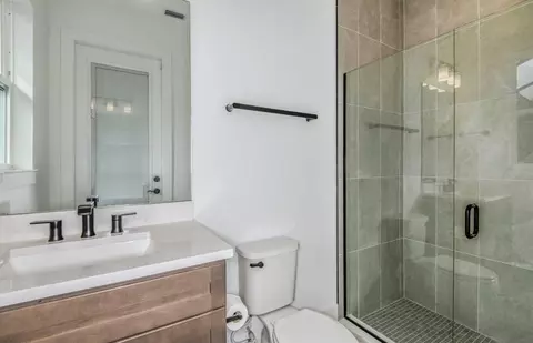 Bath - 16918 Canary Trl, Parrish, FL 34219 photo 4 of 5