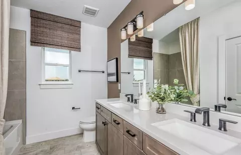 Bath - 16918 Canary Trl, Parrish, FL 34219 photo 2 of 5