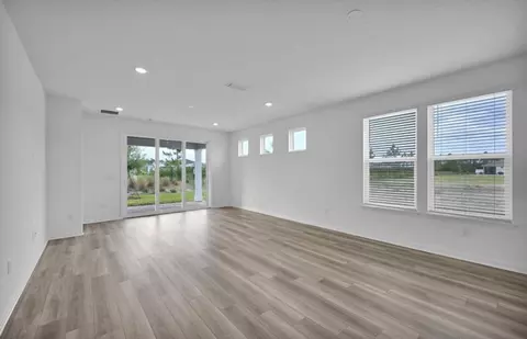 Living - 320 Ecliptic Loop, Yulee, FL 32097 photo 2 of 3