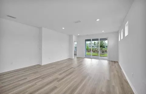 Living - 320 Ecliptic Loop, Yulee, FL 32097 photo 1 of 3