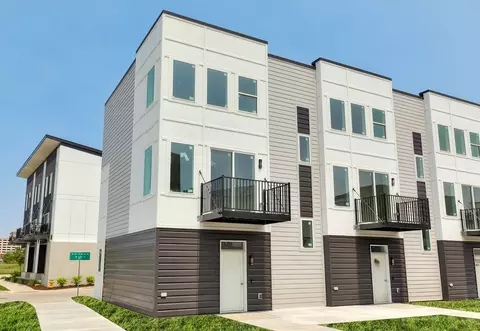210 SW 11th St, Des Moines, IA 50309