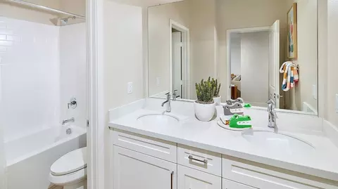 Bath - 16556 Forest Ln, Fontana, CA 92336 photo 1 of 3
