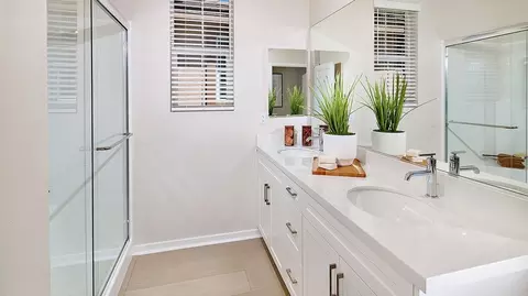Bath - 16556 Forest Ln, Fontana, CA 92336 photo 1 of 2