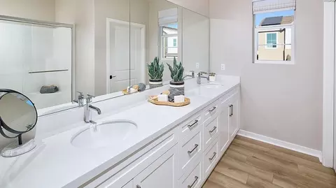 Bath - 16556 Forest Ln, Fontana, CA 92336 photo 2 of 2
