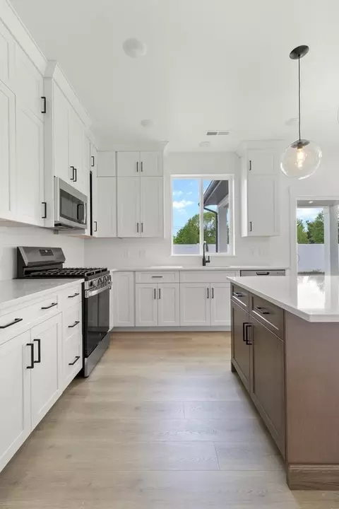 Kitchen - 7115 N Cairns Way, Eagle Mountain, UT 84005 photo 5 of 5