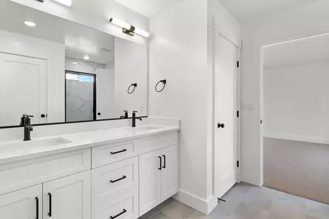 Bath - 7115 N Cairns Way, Eagle Mountain, UT 84005 photo 3 of 4