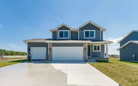 White Oak Ln, Granger, IA 50109