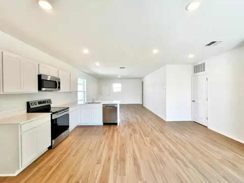 Kitchen - 4638 Hawthorn Ave, Parrish, FL 34219 photo 1 of 1