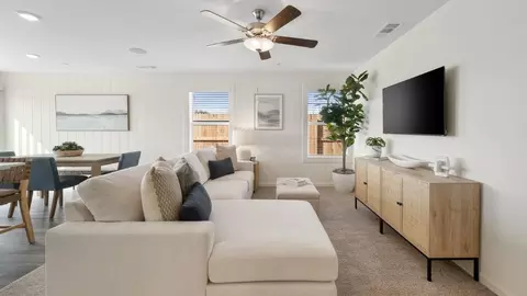 Living - 8107 Crofton Way, Bakersfield, CA 93307 photo 1 of 3